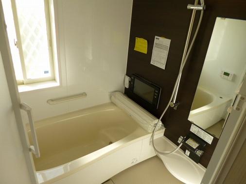 Bathroom. 8 Building Kitchen