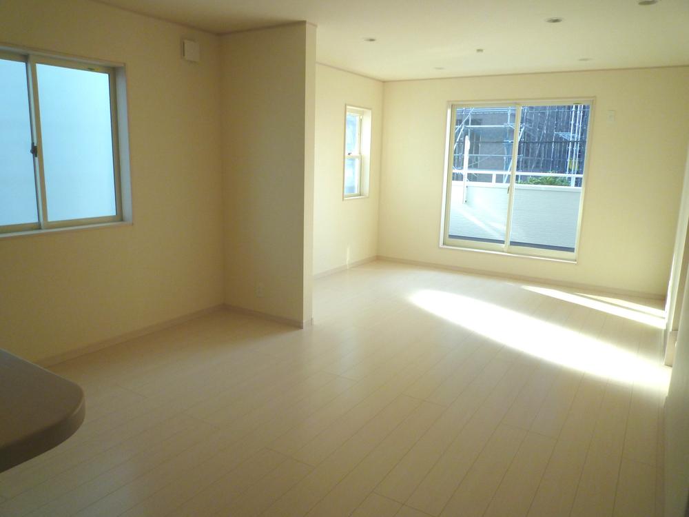 Same specifications photos (living)