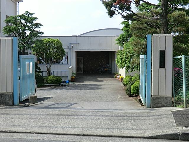 Junior high school. 924m until Machida Municipal Machida third junior high school