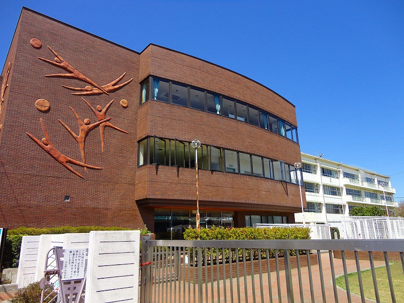 Junior high school. 1726m to Machida the first junior high school (junior high school)