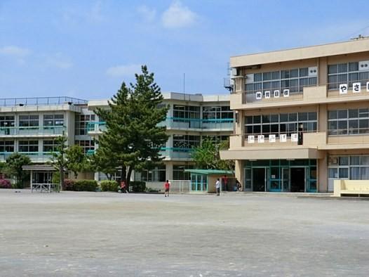 Primary school. Tsurukawa 1600m until the first elementary school