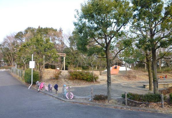 park. 1236m to Zushi shade Sakashita park