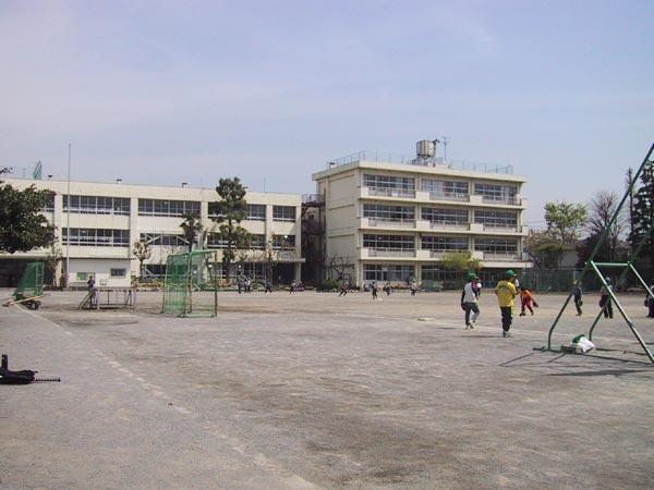 Primary school. 780m until Machida fourth elementary school