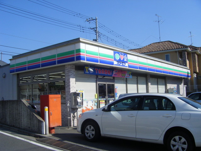 Convenience store. 600m until the Three F (convenience store)