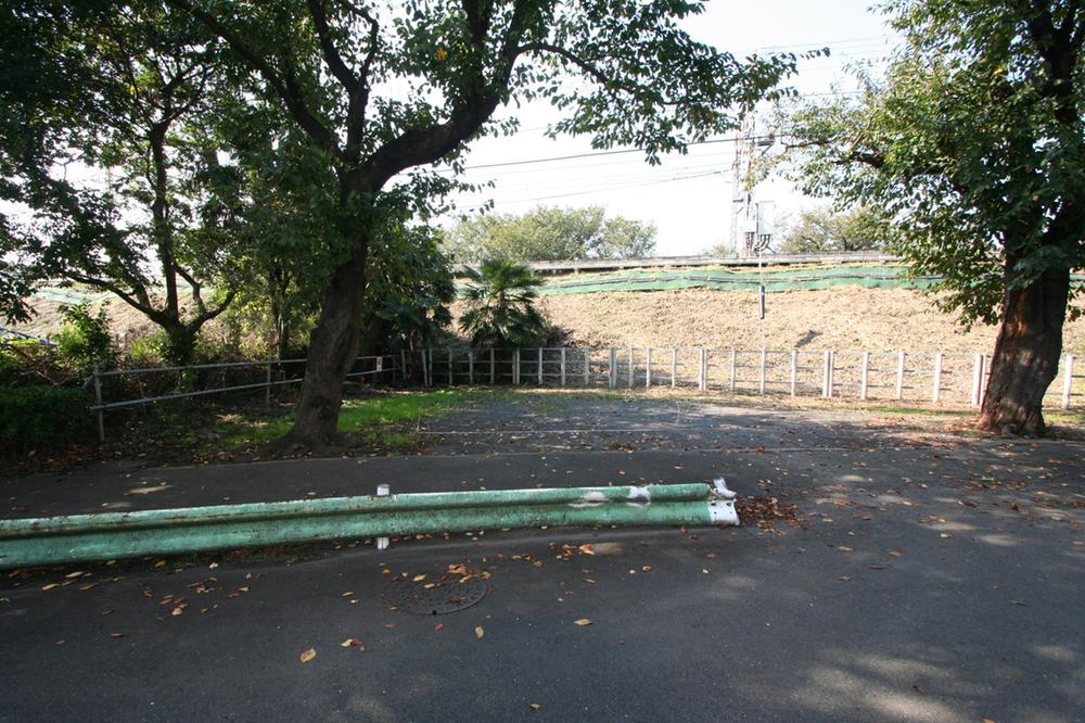 Local photos, including front road. Local (10 May 2013) Shooting