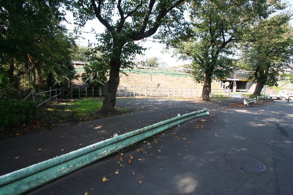 Local photos, including front road. Local (10 May 2013) Shooting