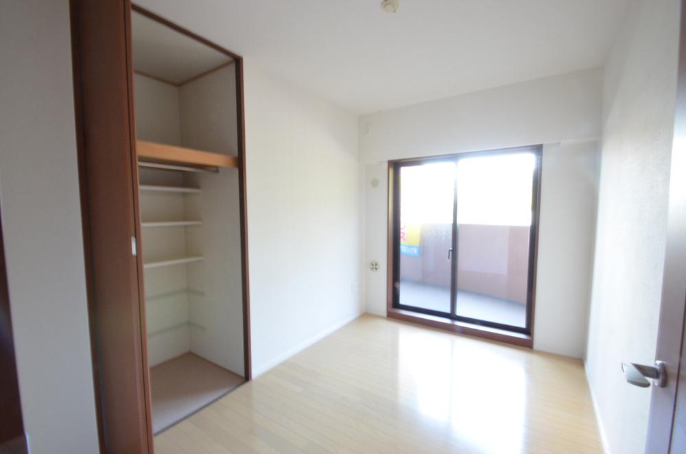 Non-living room. Indoor (11 May 2013) Shooting