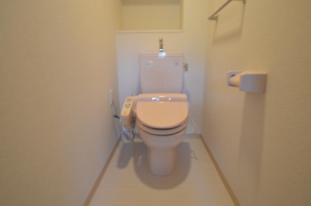 Toilet. Indoor (11 May 2013) Shooting