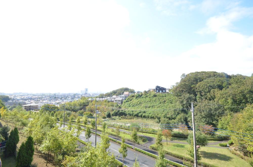 View photos from the dwelling unit. View from the site (November 2013) Shooting