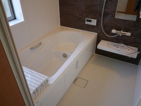 Bathroom. Barrier-free 1 pyeong type ・ Automatic hot water filling reheating with warmth