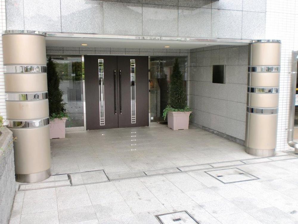 Entrance. Common areas