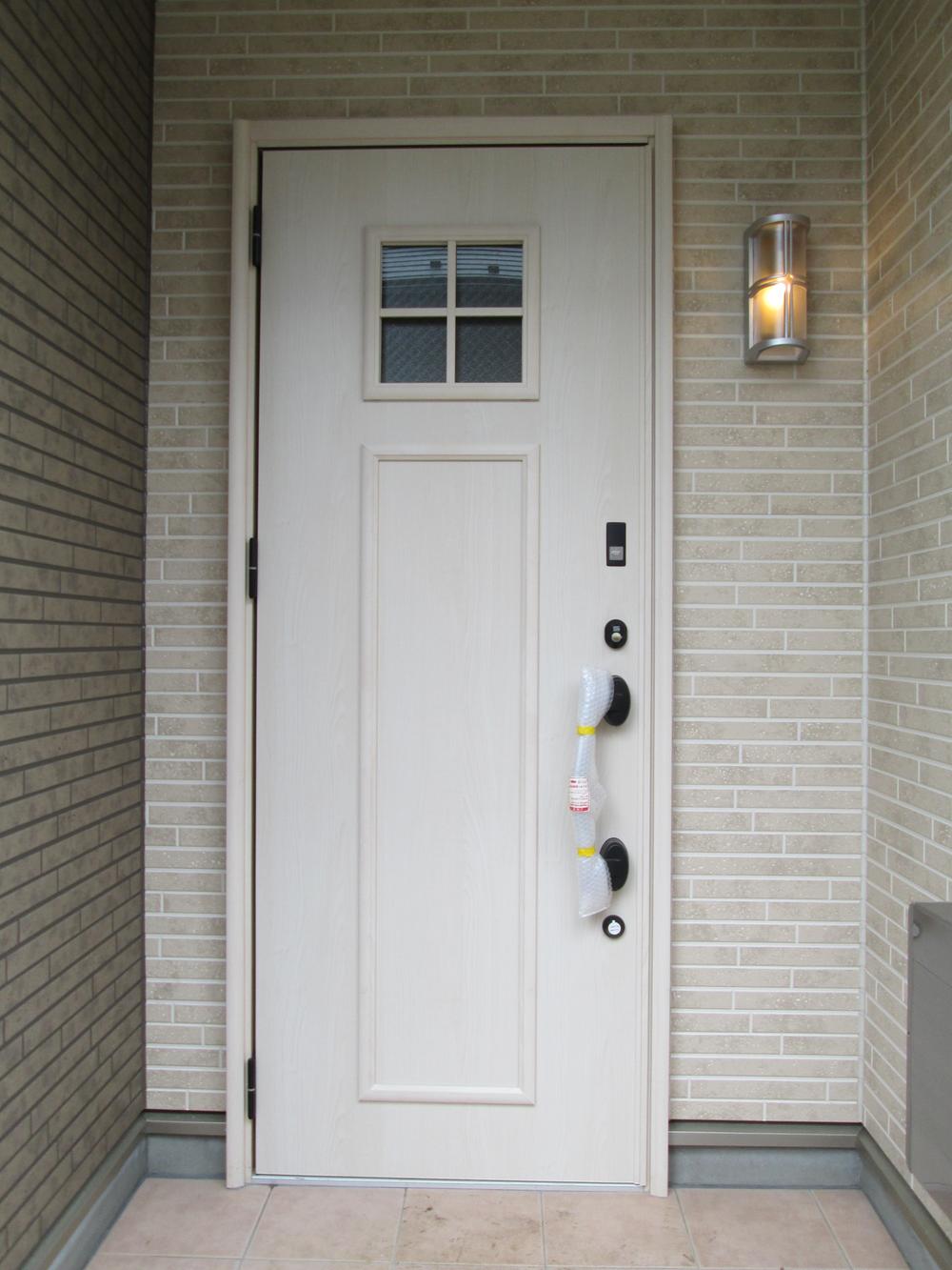 Entrance. Same specifications construction cases