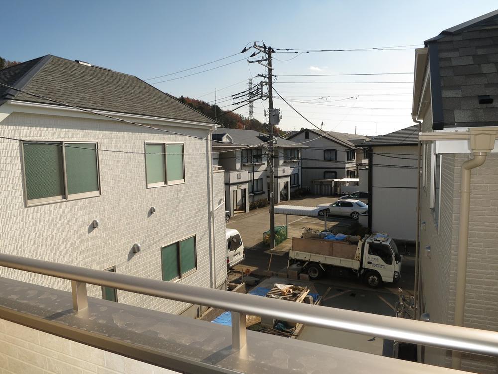 View photos from the dwelling unit. Local (12 May 2013) Shooting