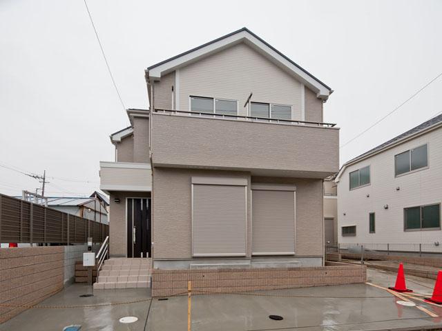 Local photos, including front road. Local (12 May 2013) Shooting