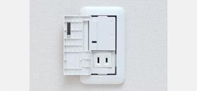 Other Equipment. There are outlet opened the hand switch for the lighting of the corridor. It was considered so also do not have to disconnect the outlet bend over every time cleaning.