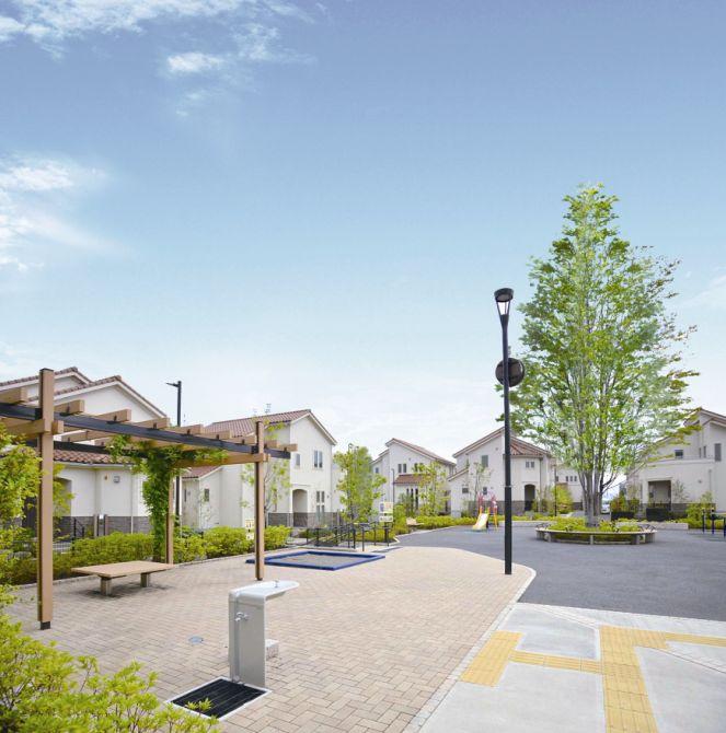 Other.  [Komorebi park] In the heart of the city "Komorebi park" is, Us to deepen the exchange of children and live people. <Local cityscape photo (August 2012 shooting)>