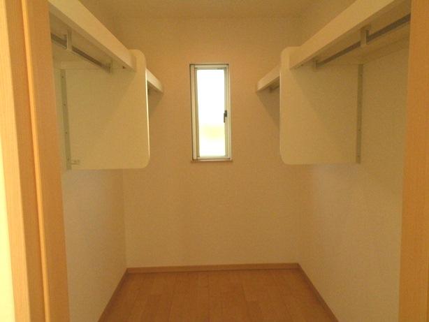 Receipt. Walk-in closet