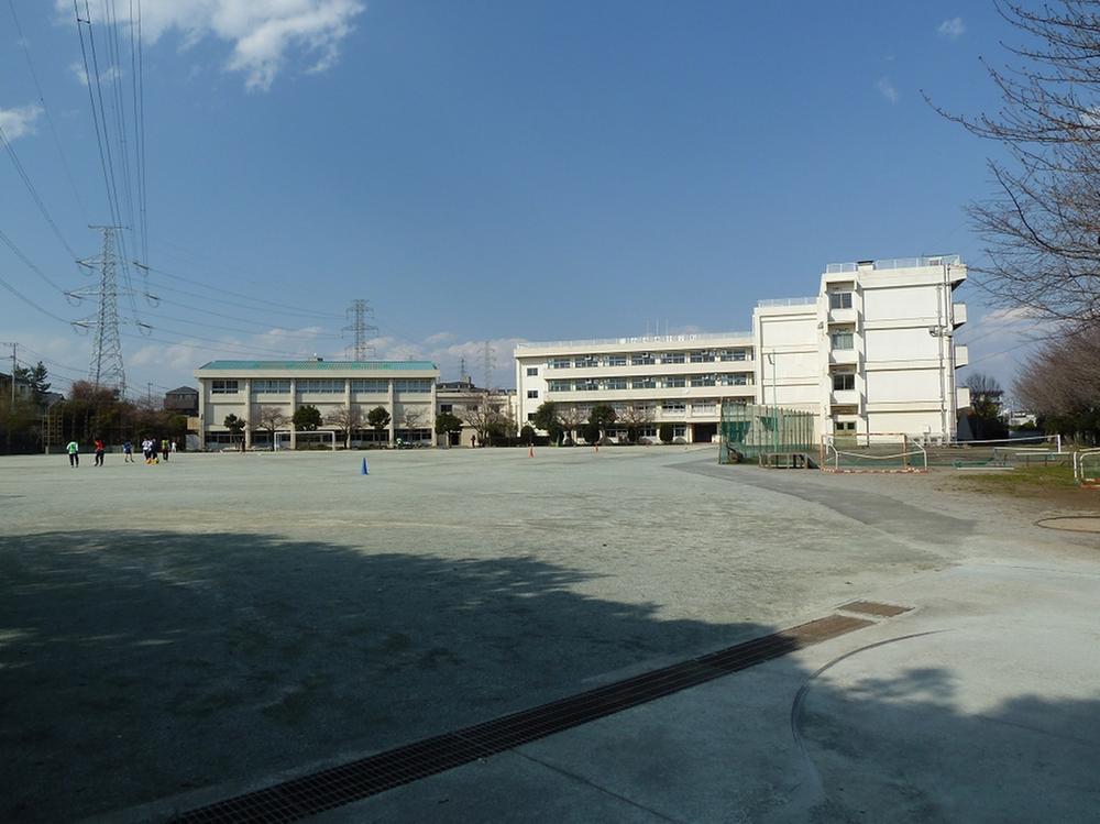 Junior high school. 624m until Machida Municipal Minaminaruse junior high school