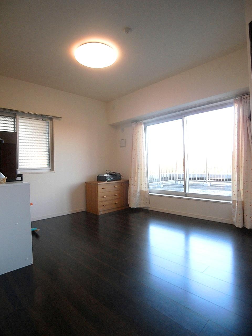 Non-living room. Two-sided lighting Western-style (10 May 2013) Shooting