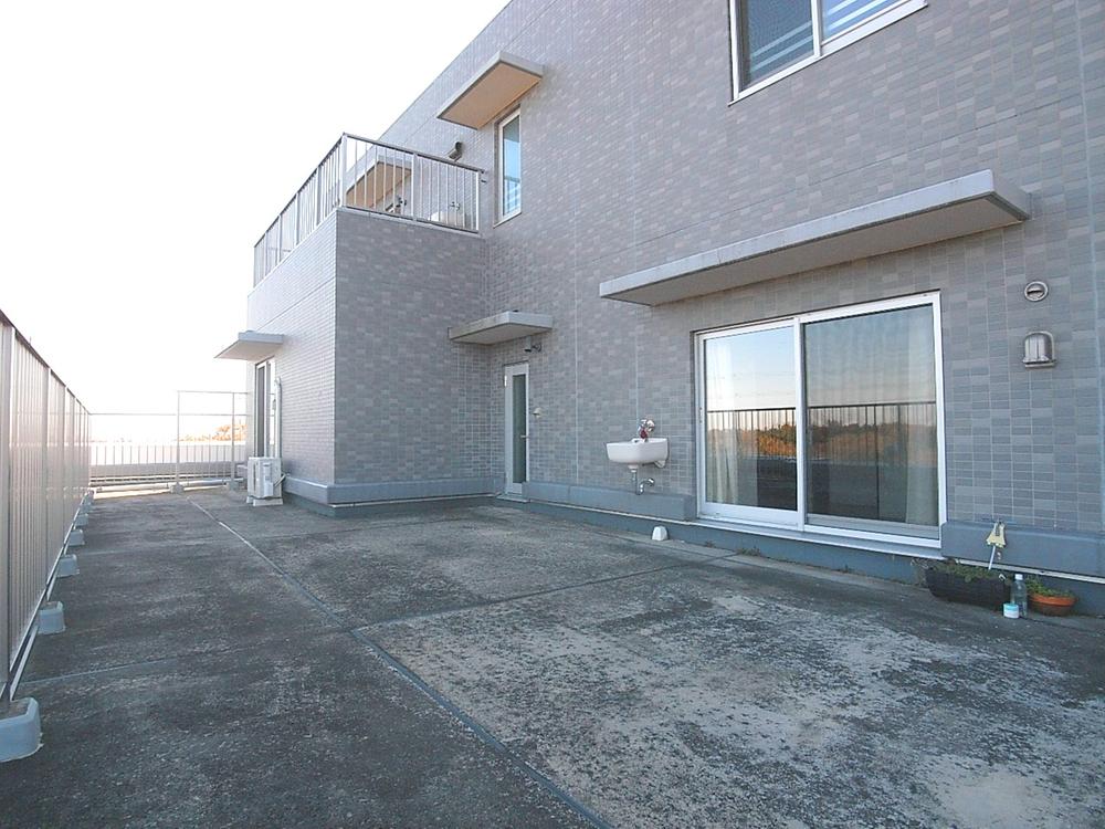 Balcony. About 27 Pledge of roof balcony ※ 43.66 square meters (11 May 2013) Shooting