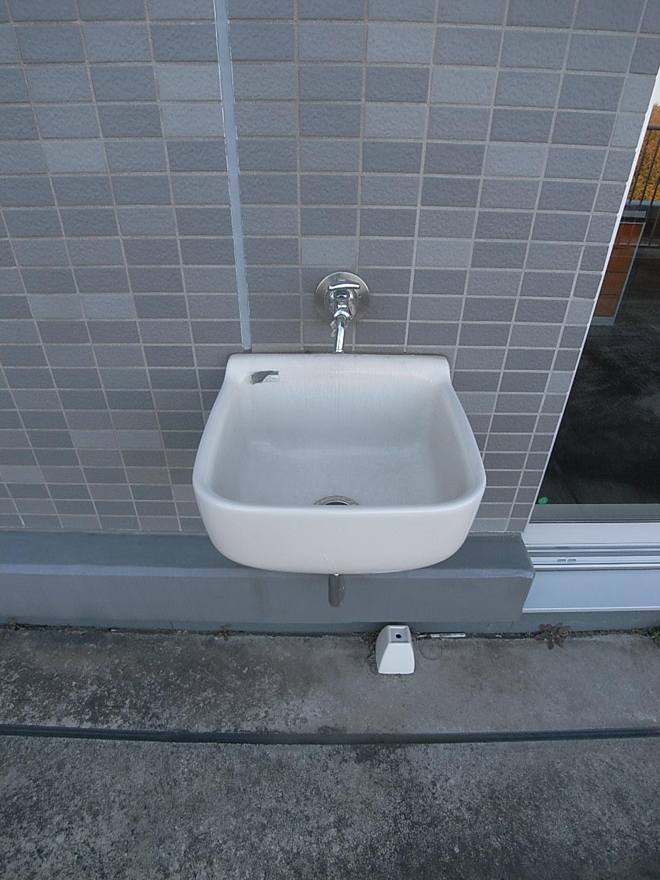 Balcony. With slop sink to the roof balcony (November 2013) Shooting