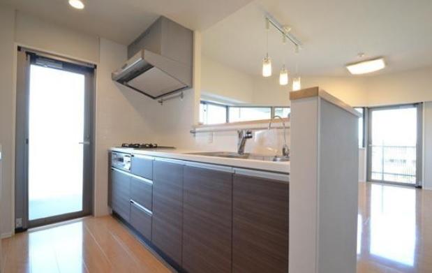 Kitchen. Indoor (10 May 2013) Shooting