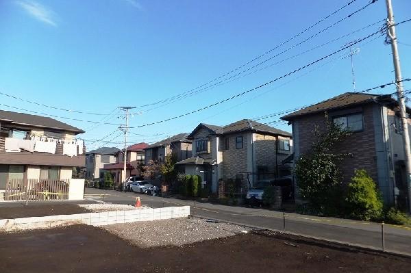 Local appearance photo. It is a quiet residential area with no traffic. Car space can also be two.