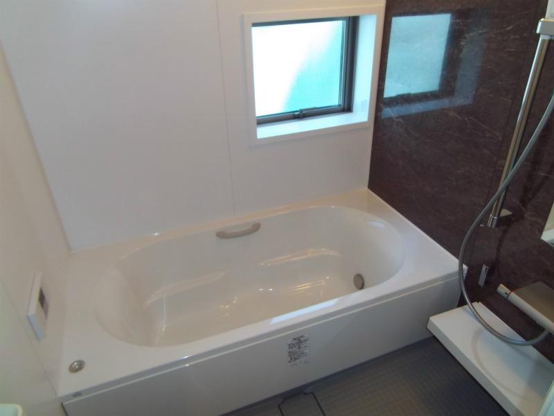 Bathroom. 7 Building