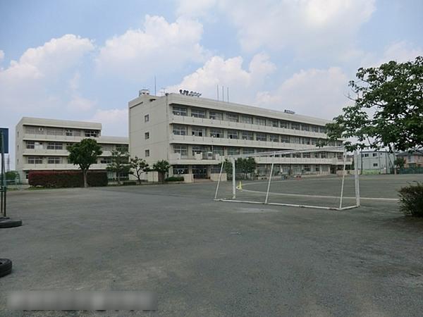 Junior high school. Kiso 570m until junior high school