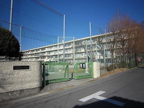 Junior high school. Tsurukawa 1120m to the second junior high school