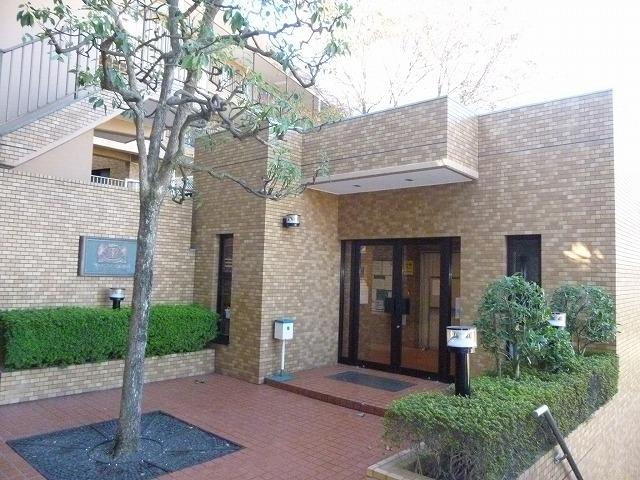 Entrance. Local (2013) Shooting