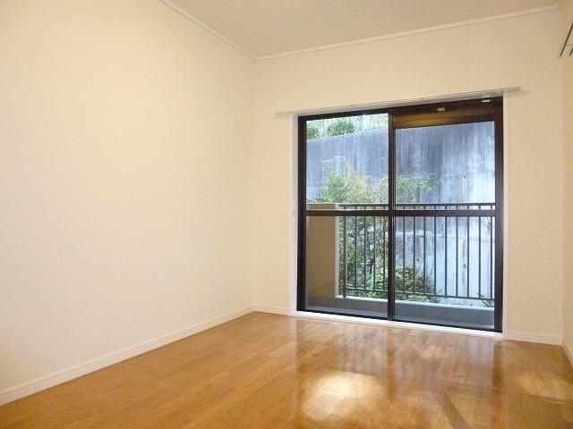 Non-living room. Local (2013) Shooting