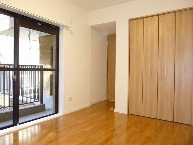 Non-living room. Local (2013) Shooting