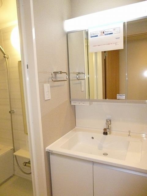 Wash basin, toilet. Local (2013) Shooting