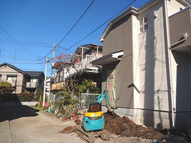 Local photos, including front road. Adjacent road