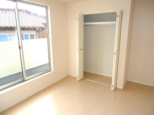 Non-living room. Western-style facing the balcony