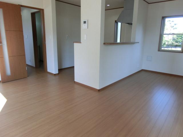 Local photos, including front road. 1 Building