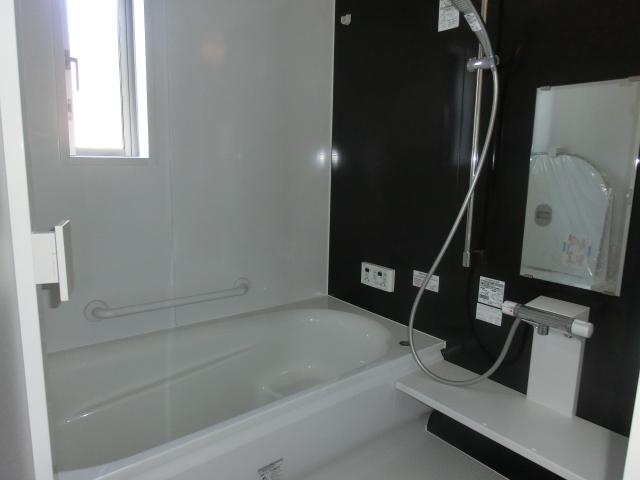 Local appearance photo. 1 Building