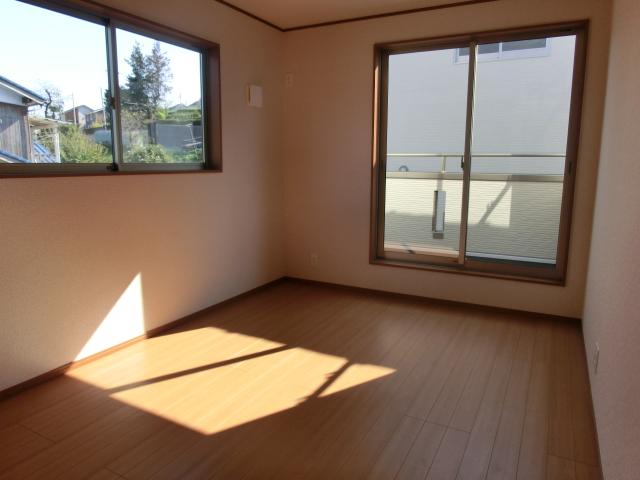 Non-living room. 1 Building