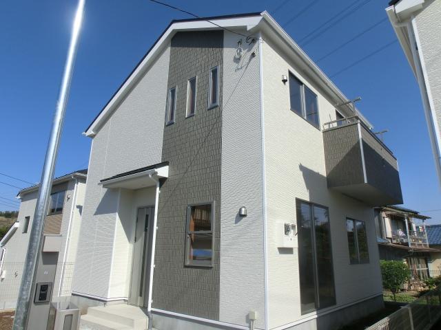 Local appearance photo. Building 2