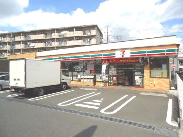 Convenience store. 550m to Seven-Eleven