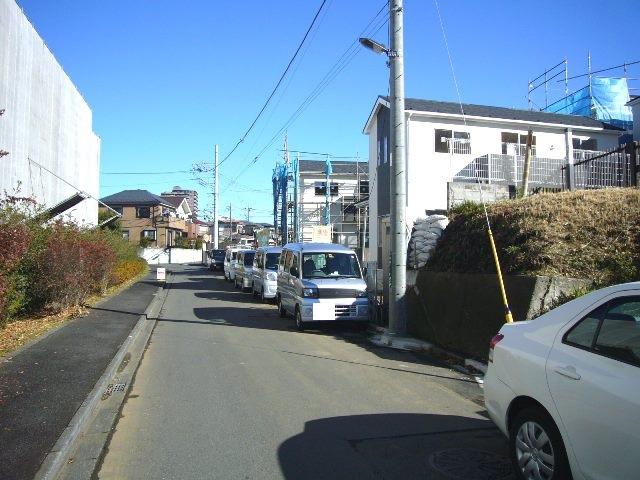 Local photos, including front road. Adjacent road (public road 5m)