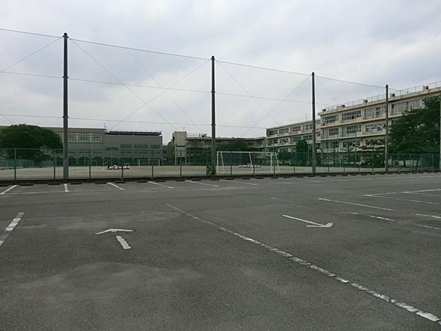Junior high school. 570m until Machida Minami Junior High School