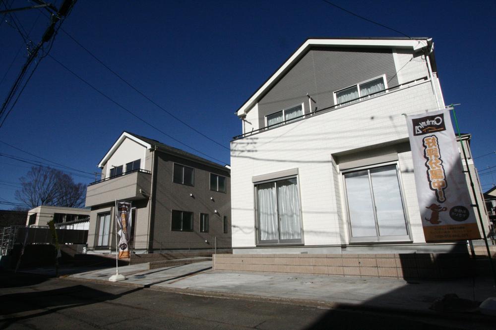 Local photos, including front road. Local (12 May 2013) Shooting