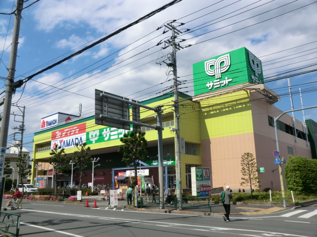 Supermarket. Summit 1200m until Machida Asahimachi store (Super)
