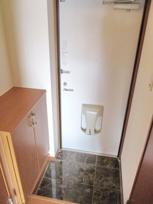 Entrance. Entrance ・ It is with a shoebox
