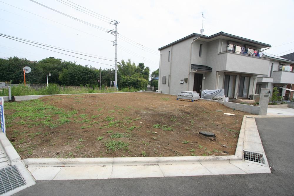 Local photos, including front road. Local (July 2013) Shooting