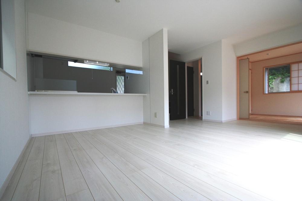 Living. Local (10 May 2013) Shooting