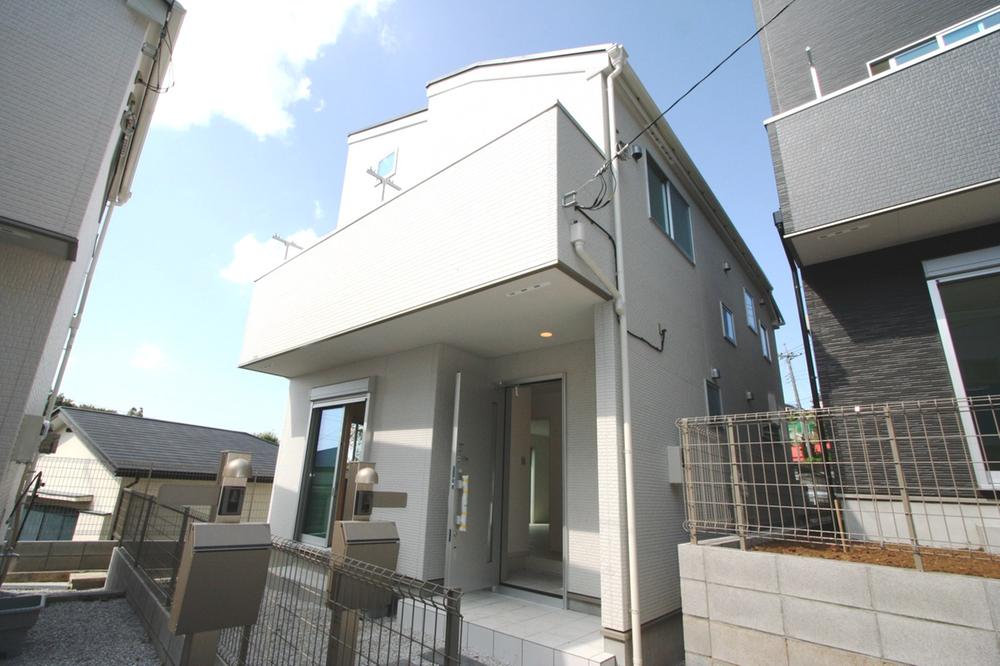 Local appearance photo. Local (10 May 2013) Shooting