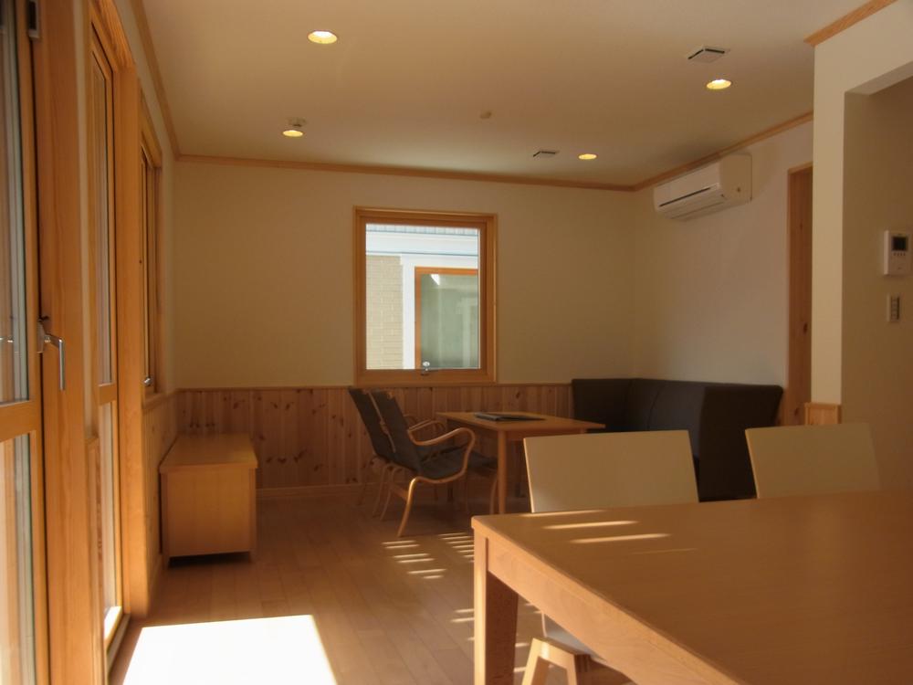 Living. Local (10 May 2011) Shooting